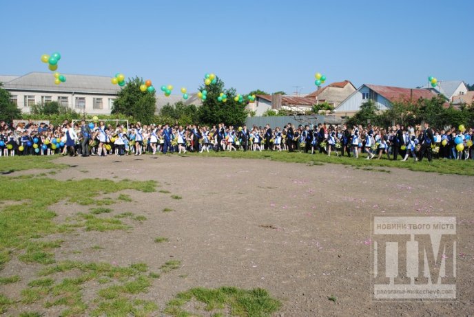Останній дзвінок відлунав для випускників Мукачівської ЗОШ №6 (ФОТО) – 05
