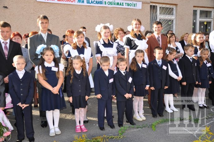 У Мукачівській ЗОШ №7 відбулось урочисте свято Першого дзвоника (ФОТОРЕПОРТАЖ) – 15