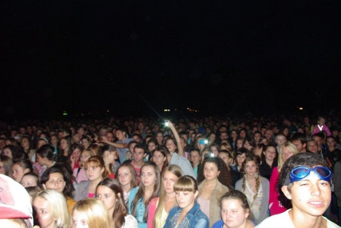 УжНУ з початком нового навчального року вітали Аліна Гросу, "Rock-H" і Степан Гіга (ФОТО) – 13