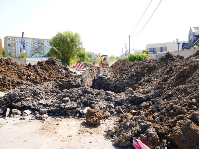 На вулиці Можайського в Ужгороді тривають активні роботи з підготовки до ремонту – 01