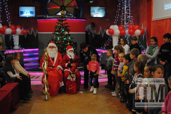 Святий Миколай завітав до діток села Дерцен (ФОТО) – 05