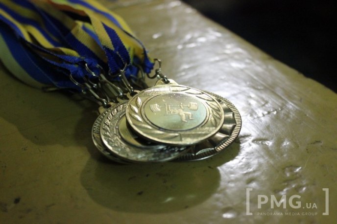 У Мукачеві відбувся святковий турнір з класичного жиму лежачи – 06