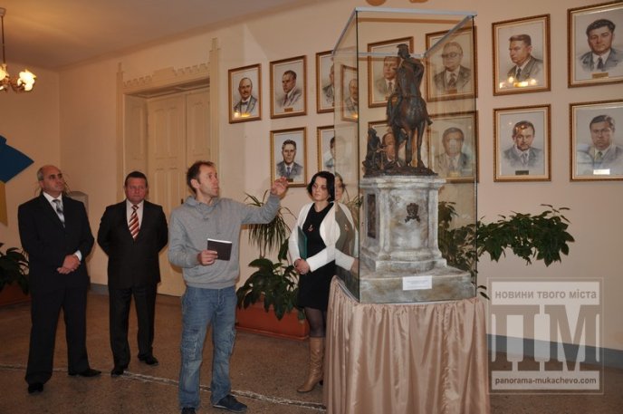 У мукачівській Ратуші презентували скульптуру Святого Мартина (ФОТО) – 08