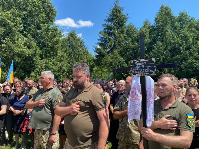 У одній із громад Закарпатської області попрощалися із Героєм – 05