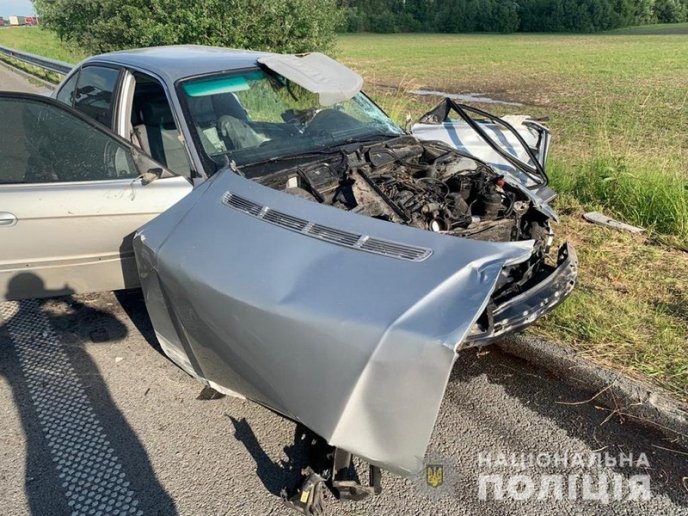 Закарпатець на BMW врізався у вантажівку на трасі Київ-Чоп – 02 Закарпатець на BMW врізався у вантажівку на трасі Київ-Чоп – 02
