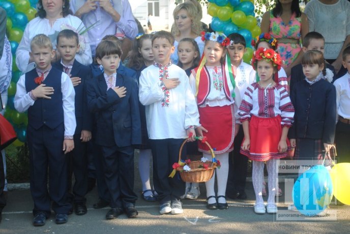 Перший дзвоник відсвяткували у Мукачівській гімназії (ФОТОРЕПОРТАЖ) – 23 Перший дзвоник відсвяткували у Мукачівській гімназії (ФОТОРЕПОРТАЖ) – 23