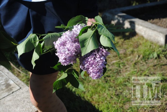 Мукачівські ветерани та школярі поклали квіти до могил воїнів Другої світової війни (ФОТО) – 02