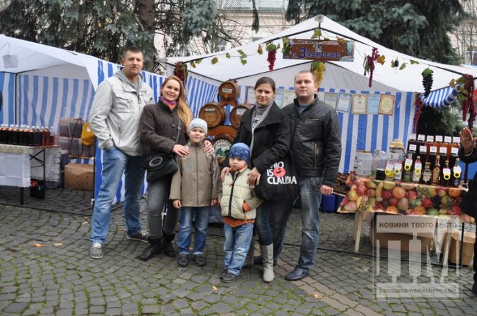 День Святого Мартина у Мукачеві: смачні наїдки, запашне вино і насичена культурна програма (ФОТО) – 14