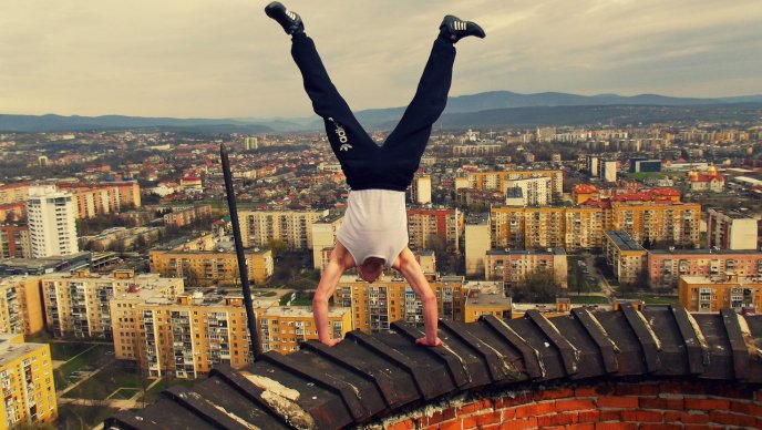 Руфер з Ужгорода похизувався подоланням екстремальних висот українських міст – 02