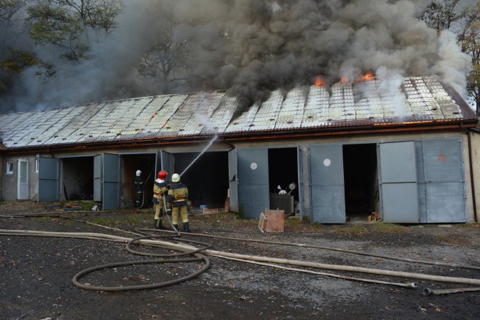 В Ужгороді горіли гаражні приміщення – 03