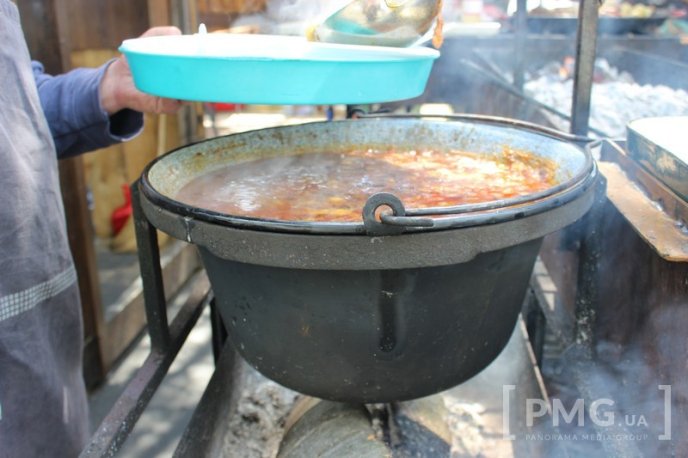 Фестиваль "Огинь і м’ясо" у Мукачеві стартував злетом байкерів – 28