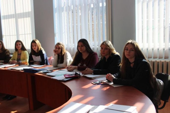 Десант з УжНУ "висадився" у Мукачівському кооперативному коледжі – 03