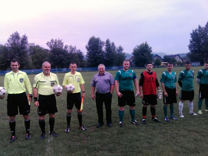 Василь Петьовка підтримав футбольні команди Тячівщини та Рахівщини – 05