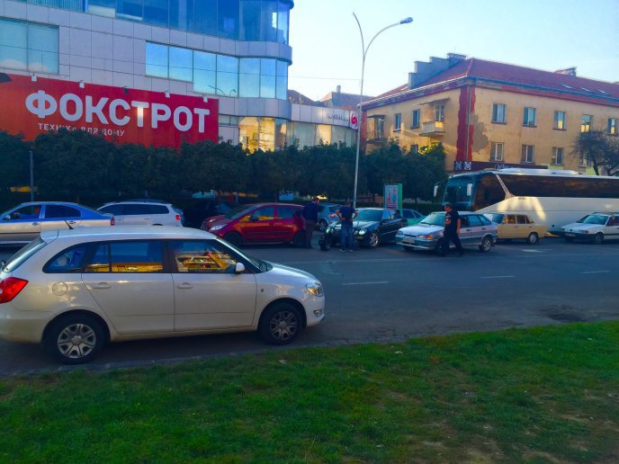 ДТП в Ужгороді: "Мерседес" протаранив два автомобілі – 01