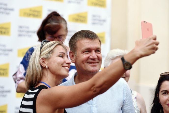 Роберт Горват зустрівся зі своїми прихильниками у замку – 07