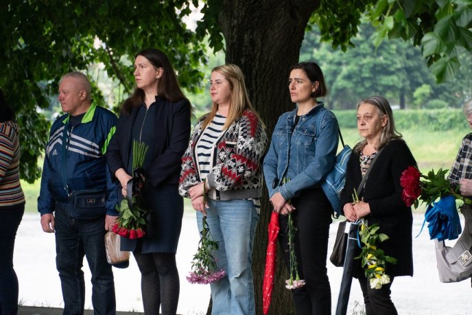 Рідних у чоловіка не залишилось: на Закарпатті поховали військового – 07