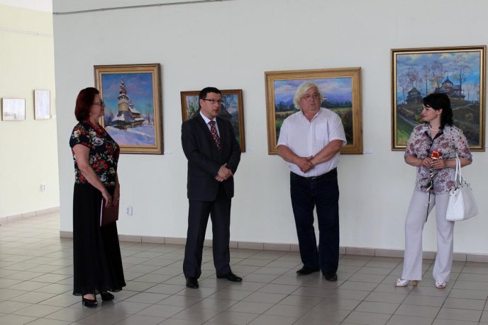 В Ужгороді відкрили унікальну виставку картин дерев’яних храмів Закарпаття – 02