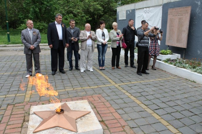 Мукачівські діти покладали квіти до вічного вогню (ФОТОРЕПОРТАЖ) – 09
