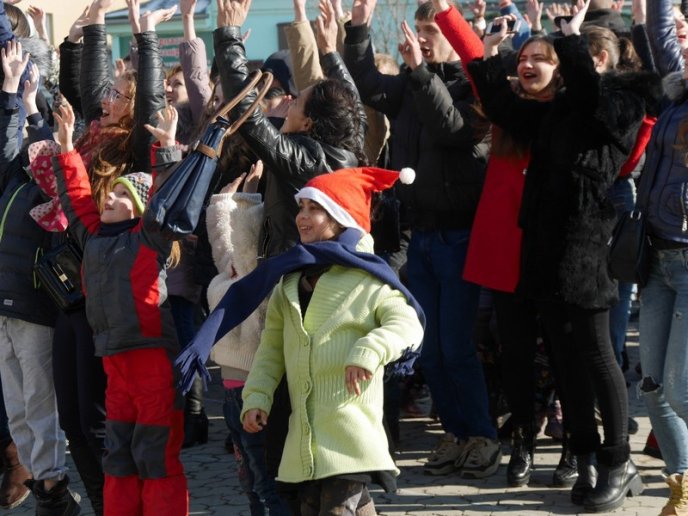 В Ужгороді зафіксували новий рекорд із наймасовіших обіймів в Україні – 14