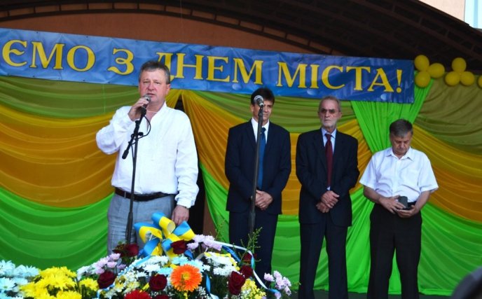 У Тячеві до Дня міста відбувся парад вишиванок – 08