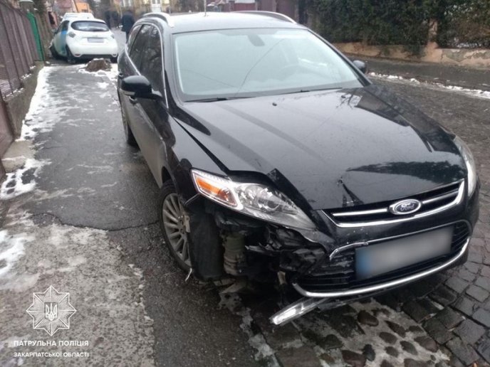 За півдня в Ужгороді і Мукачеві зафіксували 14 аварій – 09