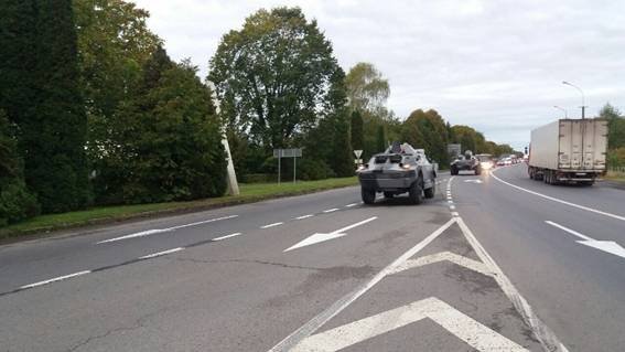 Вулицями Закарпаття рухалась колона військової техніки – 09