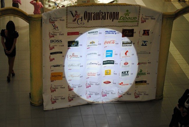 Благодійний показ мод - 2011: все, що залишилось за кадром (ФОТО,ВІДЕО)  – 04