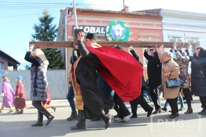 У Мукачеві католики двох обрядів пройшли Хресну Дорогу – 15 У Мукачеві католики двох обрядів пройшли Хресну Дорогу – 15