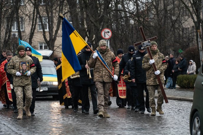 В Ужгороді поховали Героя, який захищав Україну з початку повномасштабного вторгнення – 04 В Ужгороді поховали Героя, який захищав Україну з початку повномасштабного вторгнення – 04