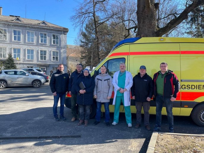 Реанімобіль та оснащення передав мукачівським медикам і рятувальникам керівник TUP GmbH – 01