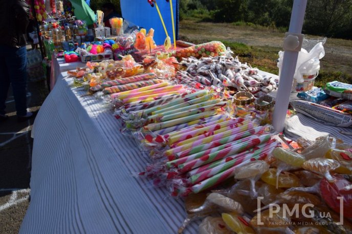 "Успенський" ярмарок у Мукачеві: ціни на смаколики – 08