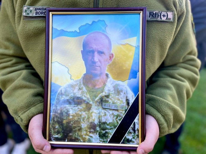 На Мукачівщині поховали захисника, який загинув у Харківській області – 01 Михайло Пачкал