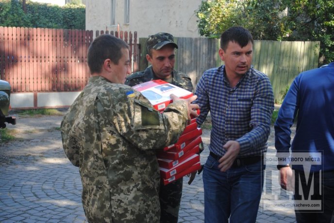 Мукачівським воякам передали необхідну допомогу (ФОТОРЕПОРТАЖ) – 07