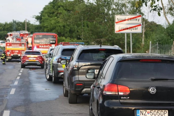 У Словаччині потяг зіткнувся з автобусом: є загиблі та поранені – 03