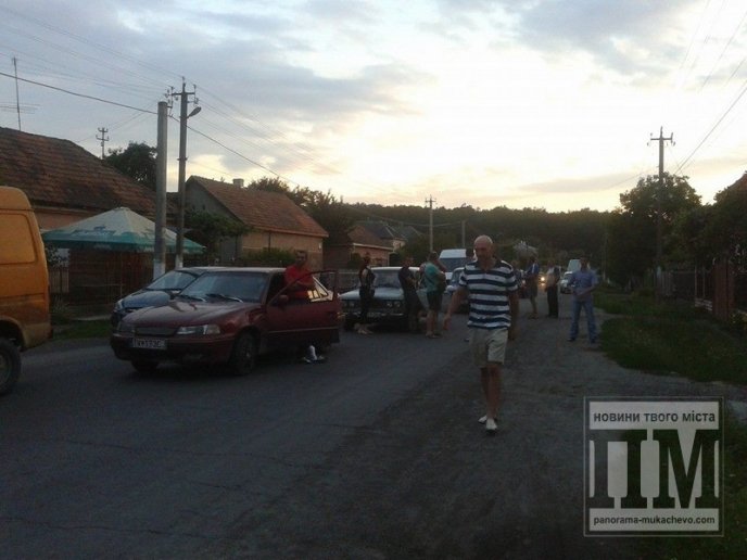 На Берегівщині теж перекривали дороги проти мобілізації (ФОТО) – 02