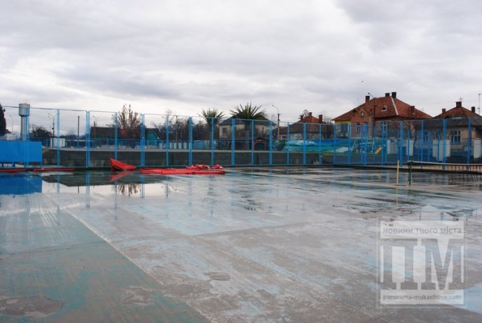 Вслід за Ужгородом льодову ковзанку відкриють і в Мукачеві (ФОТОФАКТ) – 04