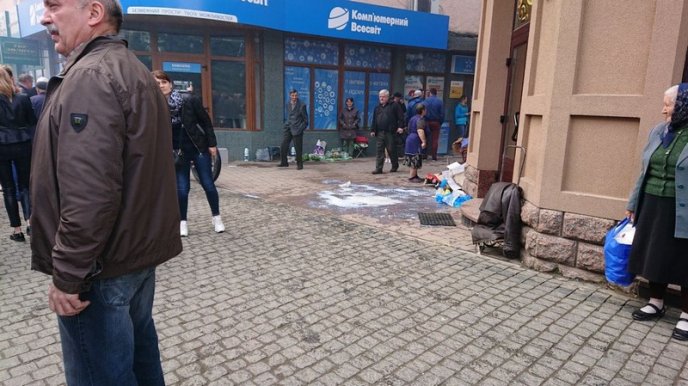 Вогонь у центрі міста: у соцмережах повідомляють про пожежу в піцерії – 04 Вогонь у центрі міста: у соцмережах повідомляють про пожежу в піцерії – 04