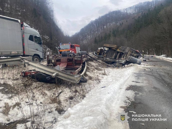 Автотроща на Закарпатті: автівки понівечені, є загиблі – 04