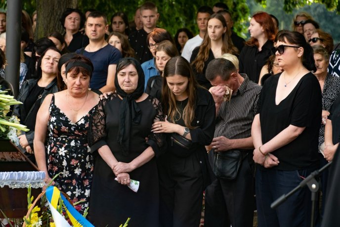 Віддав життя за Україну: в Ужгороді поховали 35-річного військового – 02