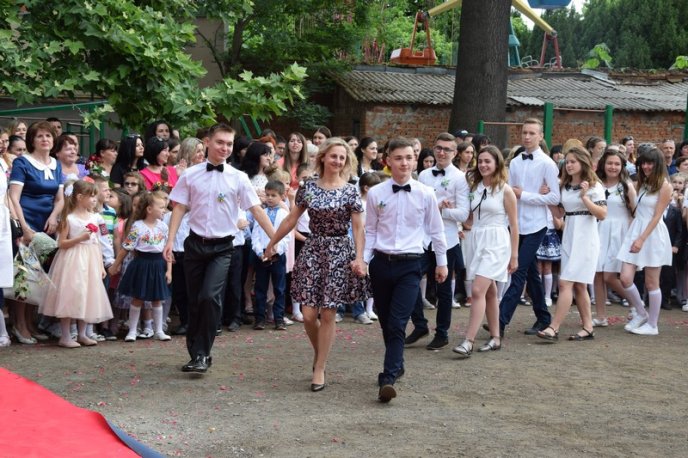У школах Мукачева пролунав останній дзвінок – 76