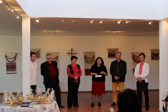 В Ужгороді відкрили великодню виставку "Світ писанки" – 01