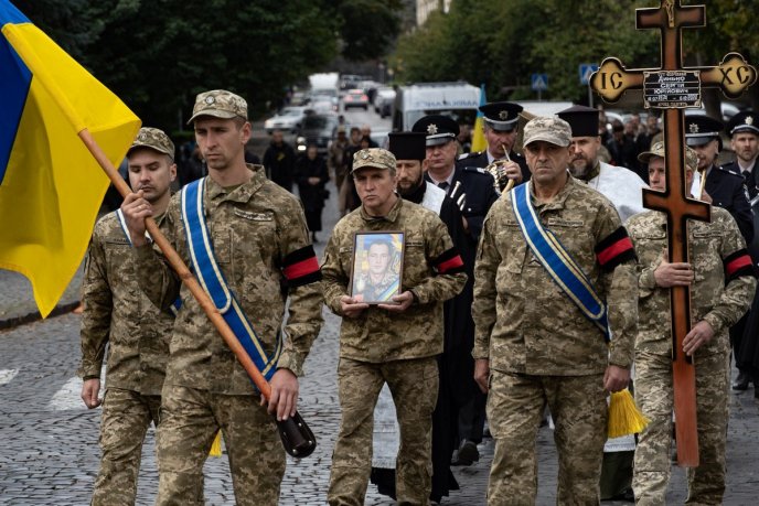 Поховали закарпатця, який загинув під час ведення бойових дій – 04 Поховали закарпатця, який загинув під час ведення бойових дій – 04
