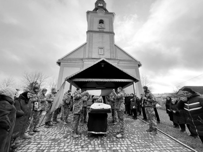 Мукачівська громада попрощалась із 23-річним захисником – 04