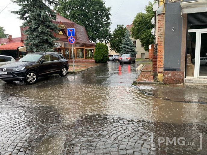 Вулиці Мукачева затопило після потужної зливи – 11