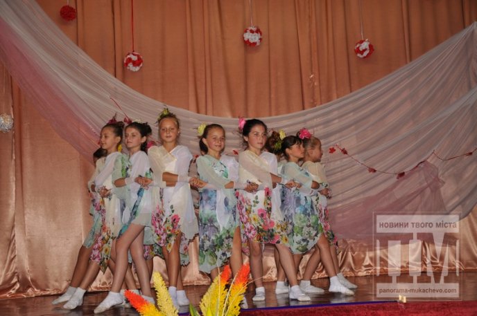 У міському Будинку школярів вітали ветеранів педагогічної ниви (ФОТО) – 21