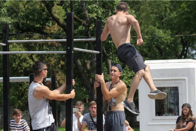  Street Workout у Мукачеві: спортсмени показали неймовірні вміння – 06