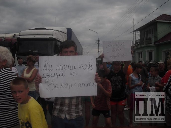 Минуло 24 години від початку блокування дороги у Ракошині, люди не відступають від свого (ФОТО) – 07