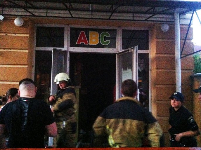 Рятувальники розповіли, що могло стати причиною пожежі в магазині – 01