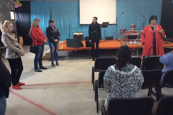 Поліцейські розповіли мукачівським ромам, що буде, якщо їхні діти прогулюватимуть уроки – 03