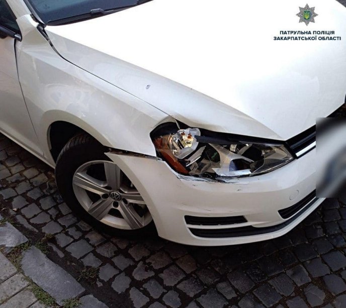 На вулиці Ілони Зріні у Мукачеві збились дві автівки – 02